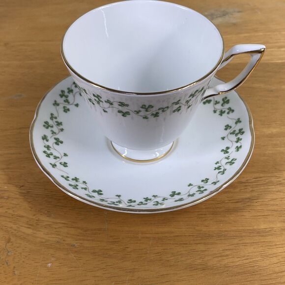 Vintage Royal Tara Bone China Teacup & Saucer Set Ireland Clover St Patrick' Day - Picture 3 of 16